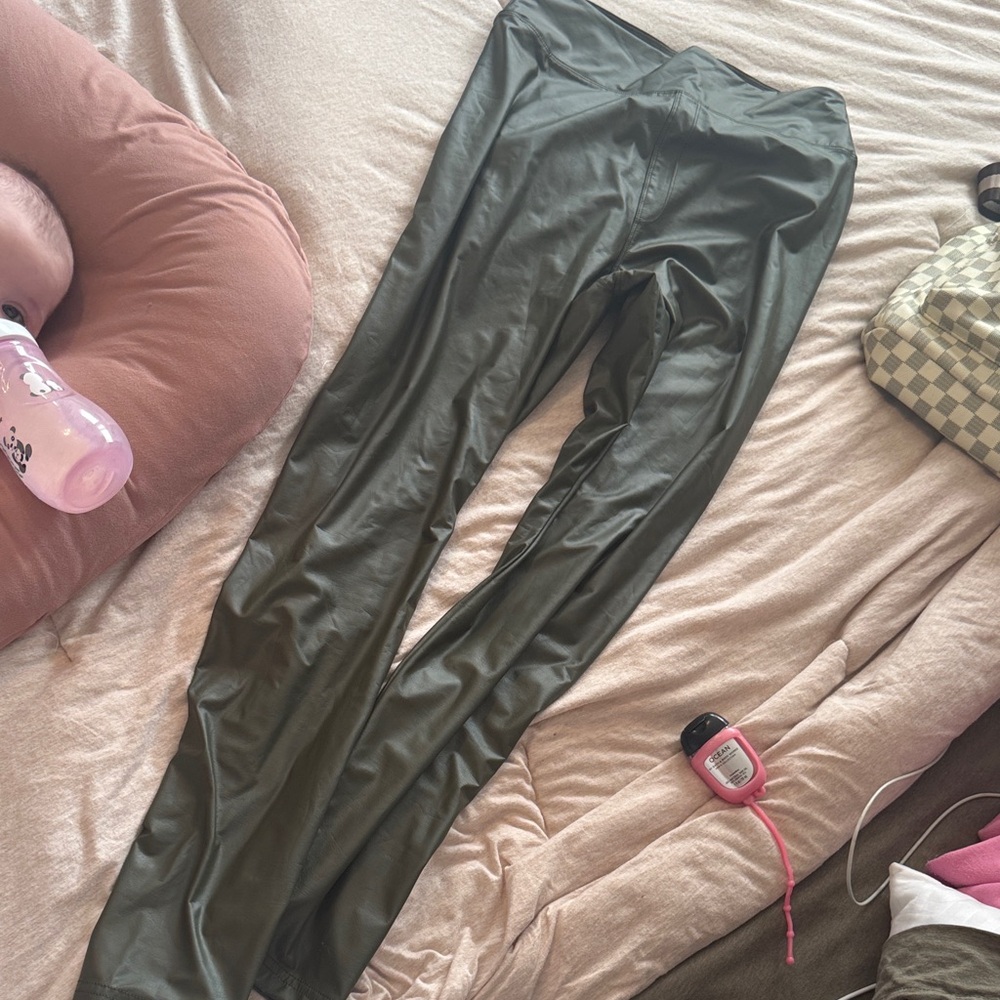 Offline by aerie dark khaki green faux leather leggings size large NWT